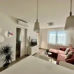 Apartmán Break - Private Garage, Ac, Balcony