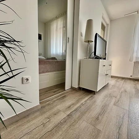 Break - Private Garage, Ac, Balcony Appartamento