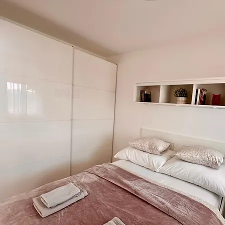 Break - Private Garage, Ac, Balcony Appartamento Budapest