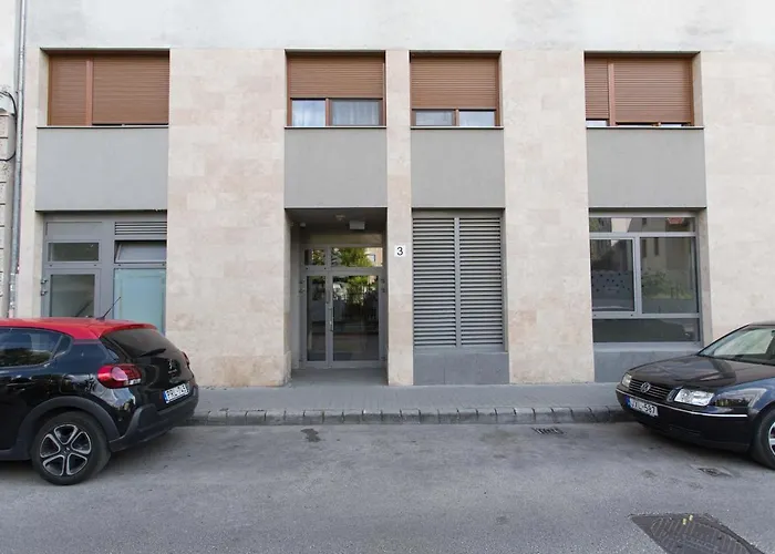 Break - Private Garage, Ac, Balcony