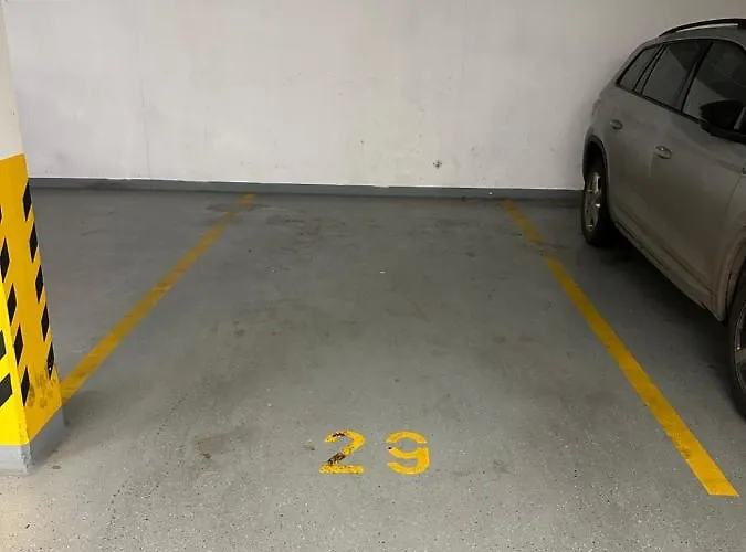 Break - Private Garage, Ac, Balcony *