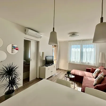 Apartament Break - Private Garage, Ac, Balcony