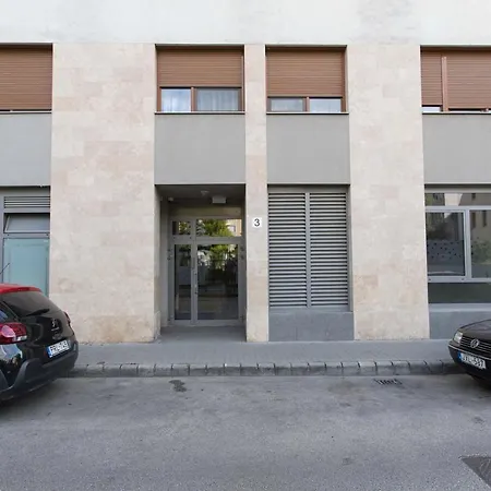 Break - Private Garage, Ac, Balcony